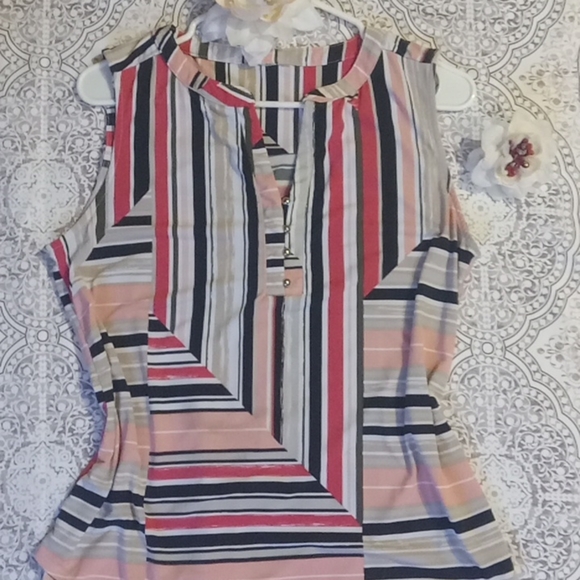 CUTE V-cut patterned blouse - Picture 8 of 14